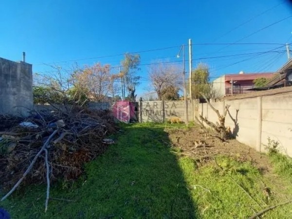 OPORTUNIDAD SE VENDE LOTE 300M2 CON PEQUEÑA CASA