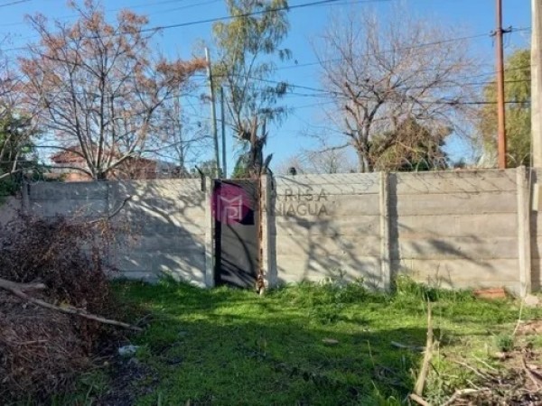 OPORTUNIDAD SE VENDE LOTE 300M2 CON PEQUEÑA CASA