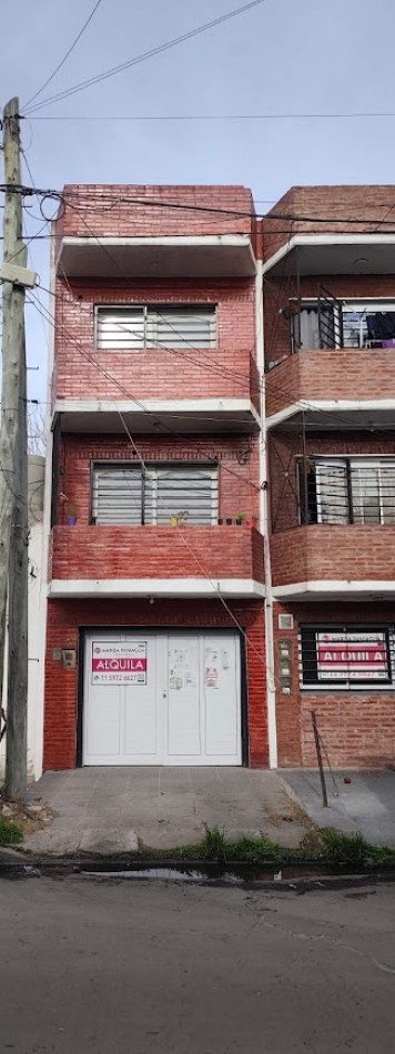 SE ALQUILA TRIPLEX
