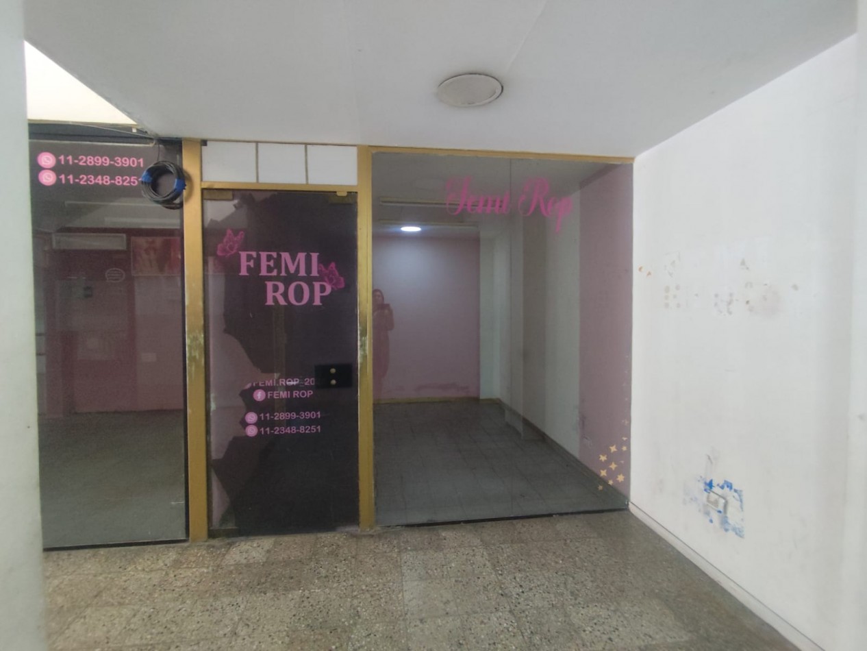 SE ALQUILAN LOCALES EN GALERIA