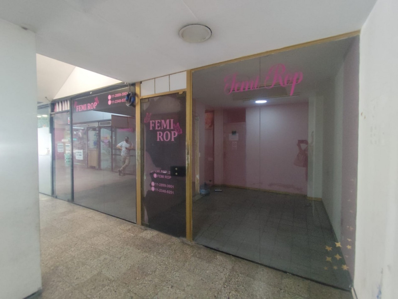 SE ALQUILAN LOCALES EN GALERIA